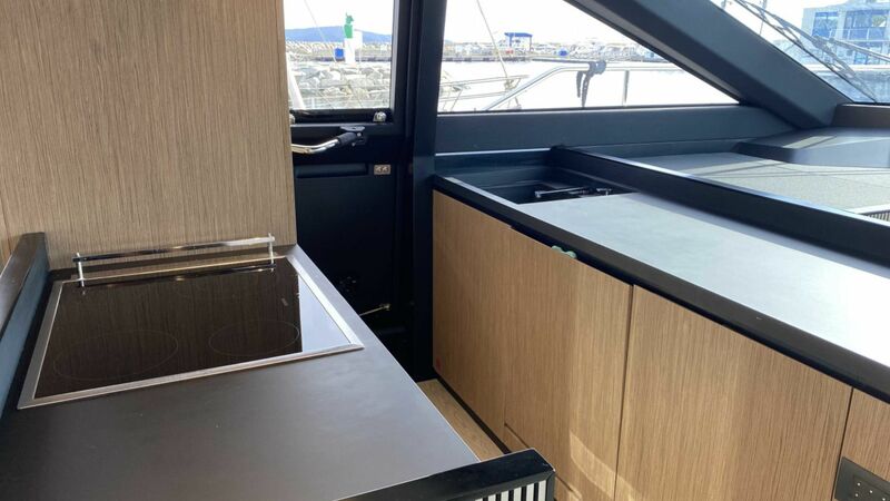 FERRETTI 720